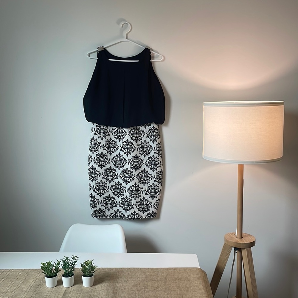 Patterned black dress. Size M-L stretchable.
